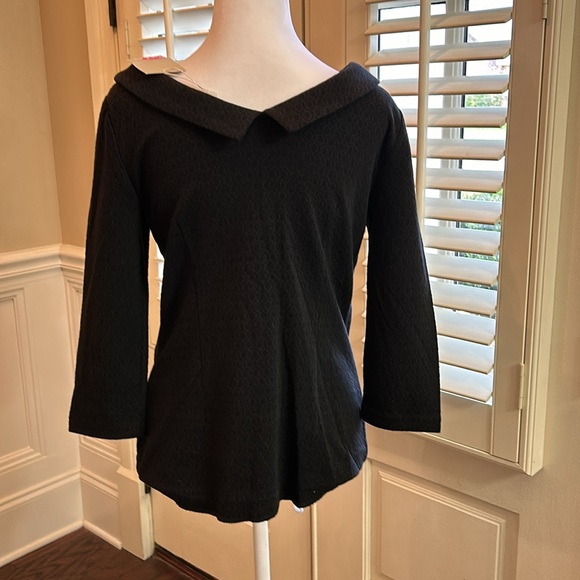 Boden quarter length sleeve top. Black in color. size 6R NWT - Picture 2 of 7